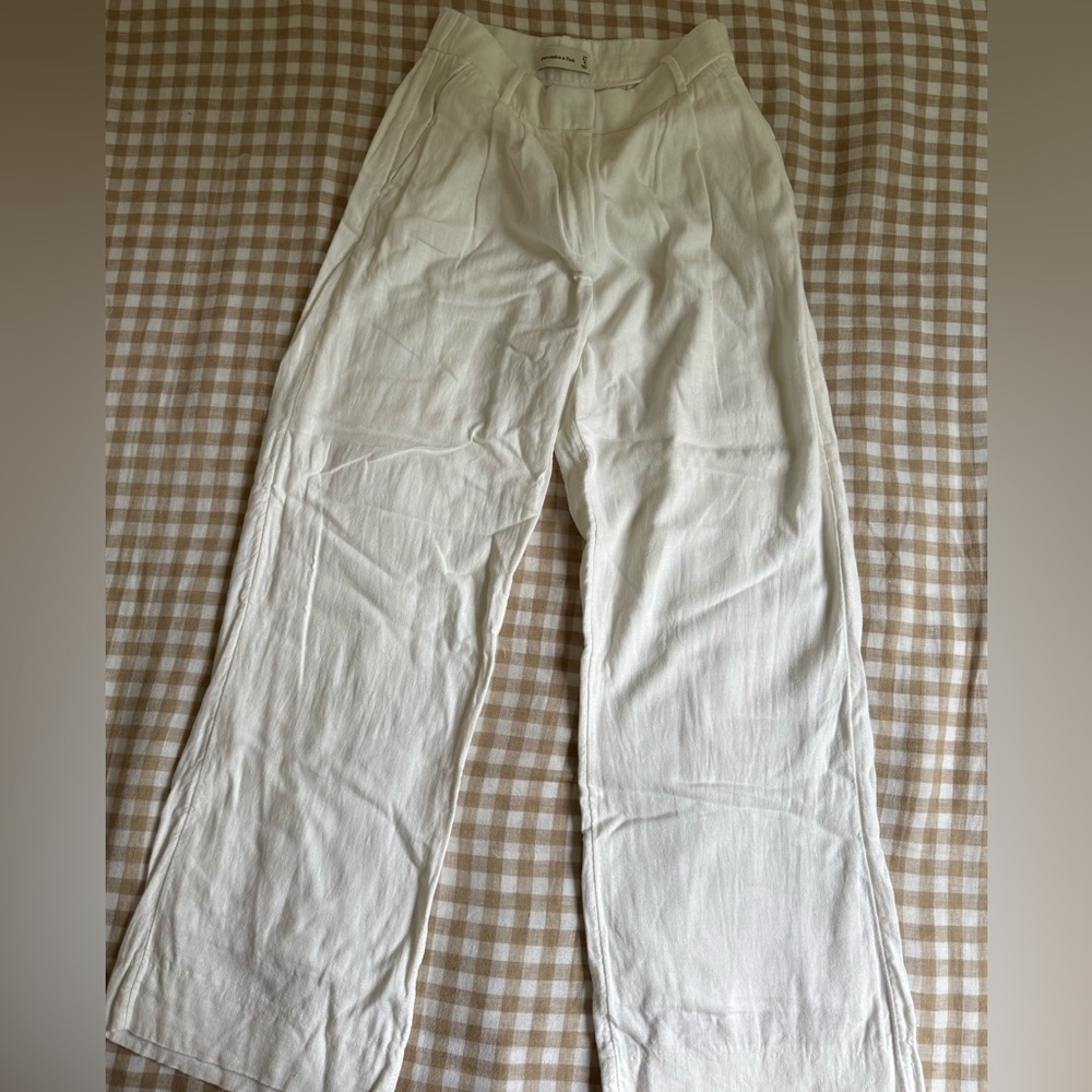 Abercrombie linen white trousers